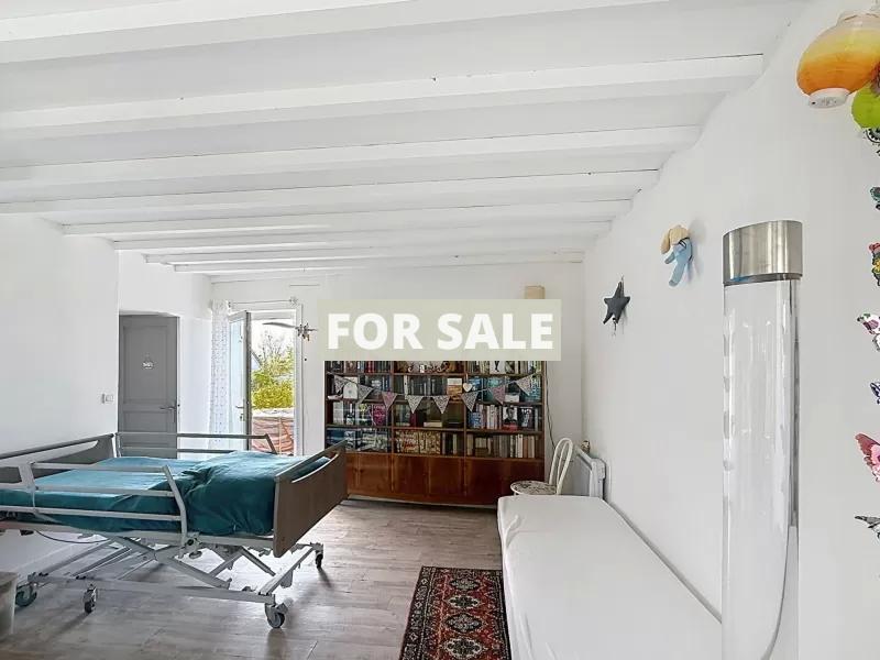 Detached House with Garden by the Coast