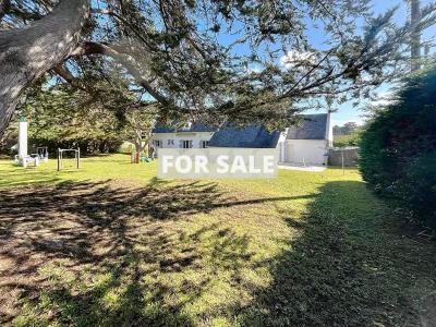 Detached House with Garden by the Coast
