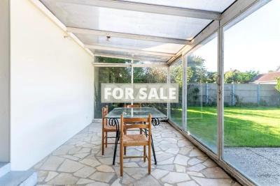 Contemporary Detached House in Coastal ResortT own