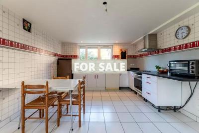 Contemporary Detached House in Coastal ResortT own