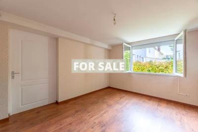 Contemporary Detached House in Coastal ResortT own