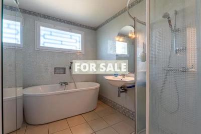 Contemporary Detached House in Coastal ResortT own