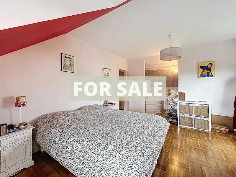 Detached House with Garden by the Coast