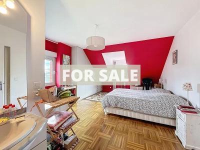 Detached House with Garden by the Coast