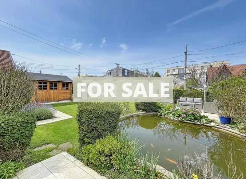 Detached House with Garden by the Coast