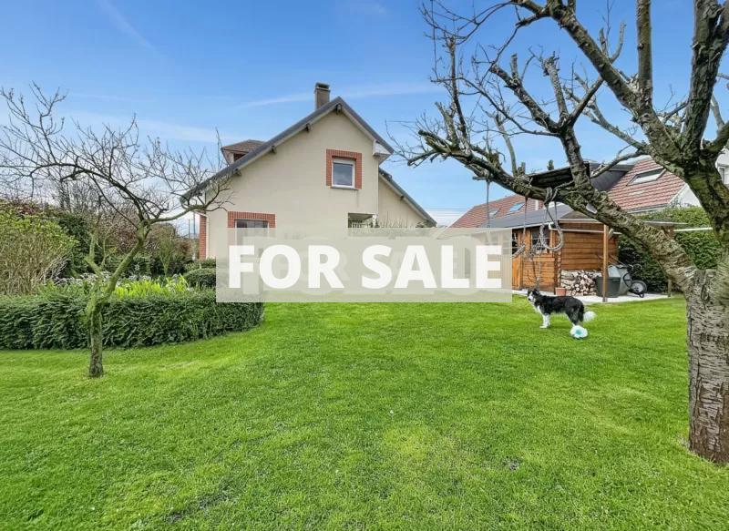 Detached House with Garden by the Coast