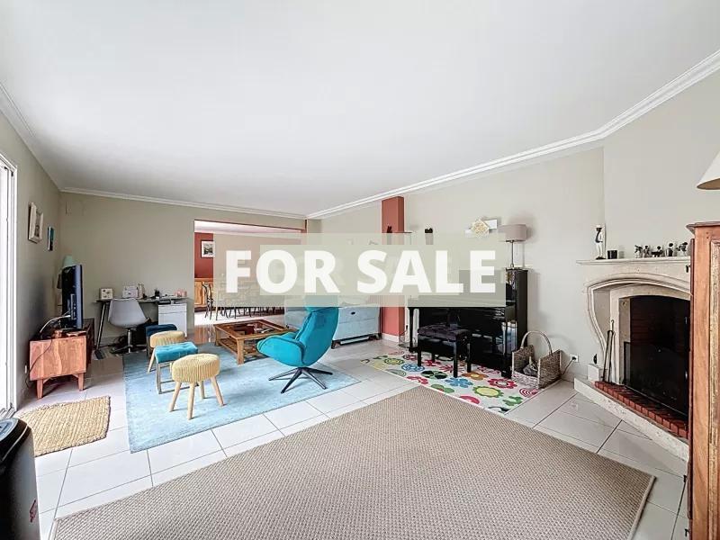 Detached House with Garden by the Coast