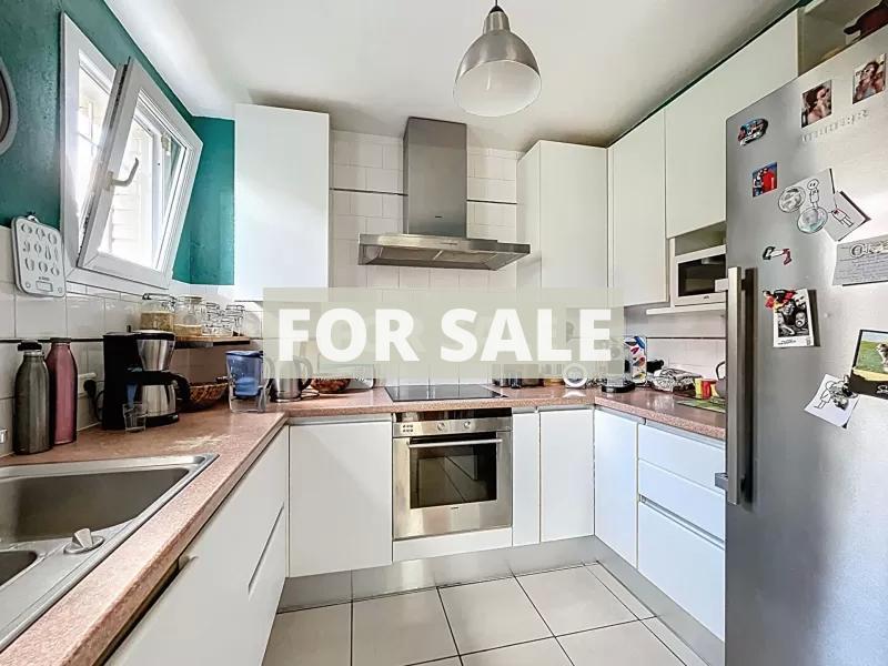 Detached House with Garden by the Coast