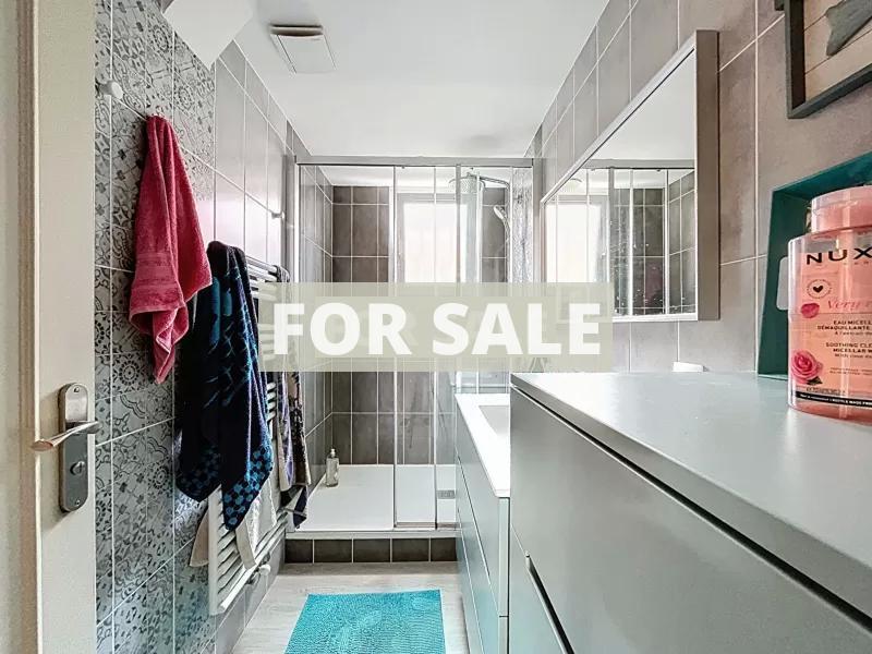 Detached House with Garden by the Coast