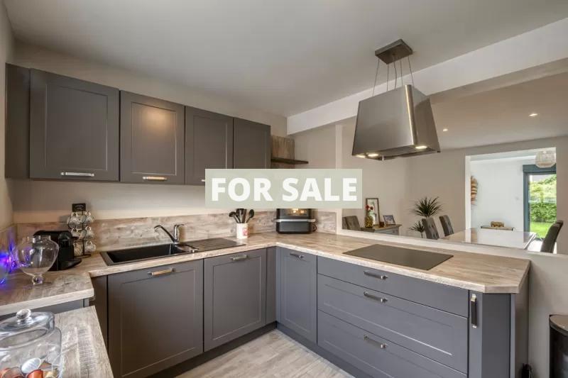 Detached House with Garden by the Coast