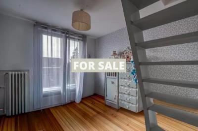 Detached House with Garden by the Coast