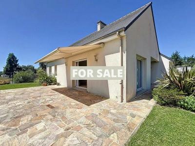 Modern Detached House with Garden
