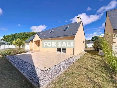 Modern Detached House Close to the Coast
