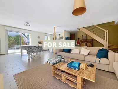 Modern Detached House Close to the Coast