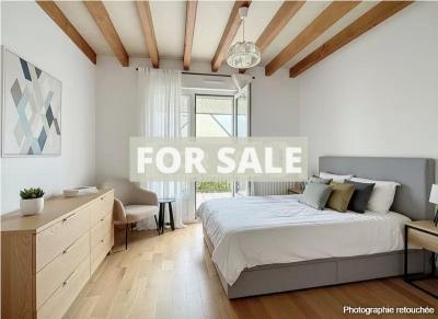 Detached House with Landscaped Garden