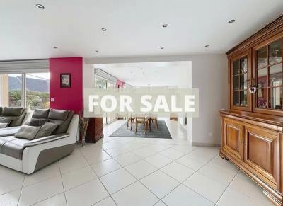 Contemporary Detached House in Coastal Location