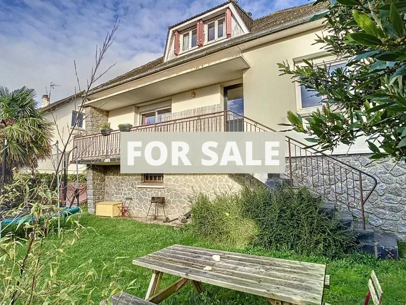 Detached House with Garden