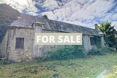Country House with Outbuildings to Renovate