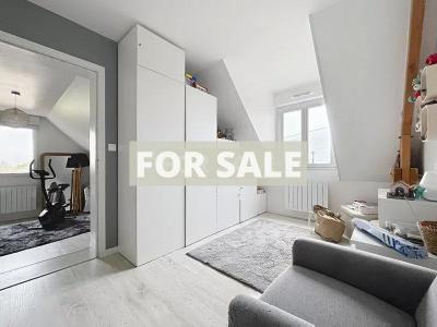 Detached House with Garden by the Coast