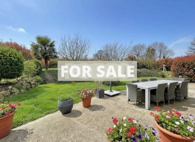 Detached House with Garden by the Coast