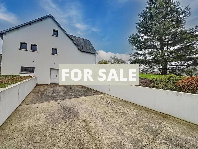 Beautiful Detached House with Garden