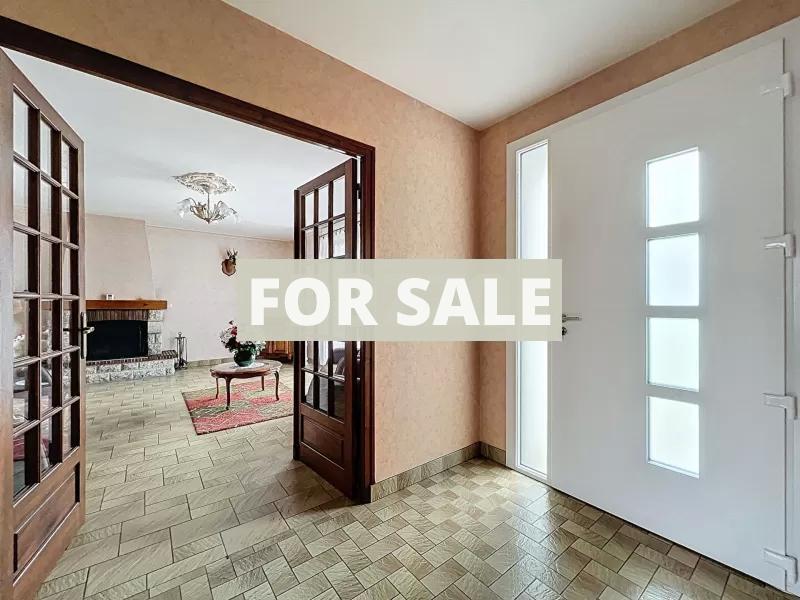 Beautiful Detached House with Garden