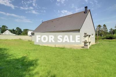 Modern Detached House with Garden