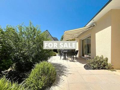 Contemporary Detached House with Garden