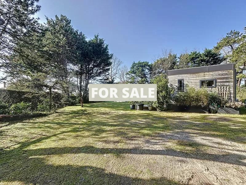 Detached Bungalow with Outbuilding in Building Plot