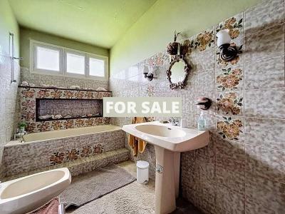 Detached House with Garden by the Coast