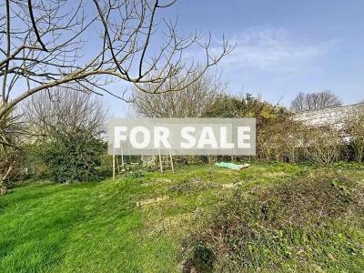 Detached House with Garden by the Coast