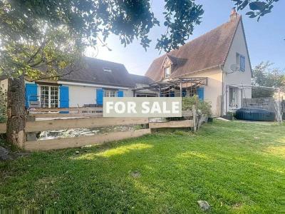 Detached House with Landscaped Garden by the Coast