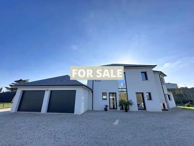 Main House with Guest Pods in Over One Hectare