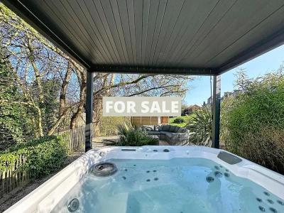 Main House with Guest Pods in Over One Hectare