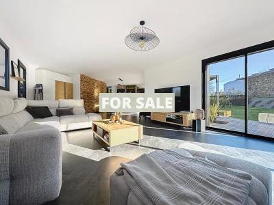 Main House with Guest Pods in Over One Hectare