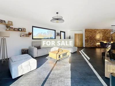 Main House with Guest Pods in Over One Hectare