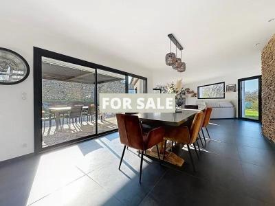 Main House with Guest Pods in Over One Hectare