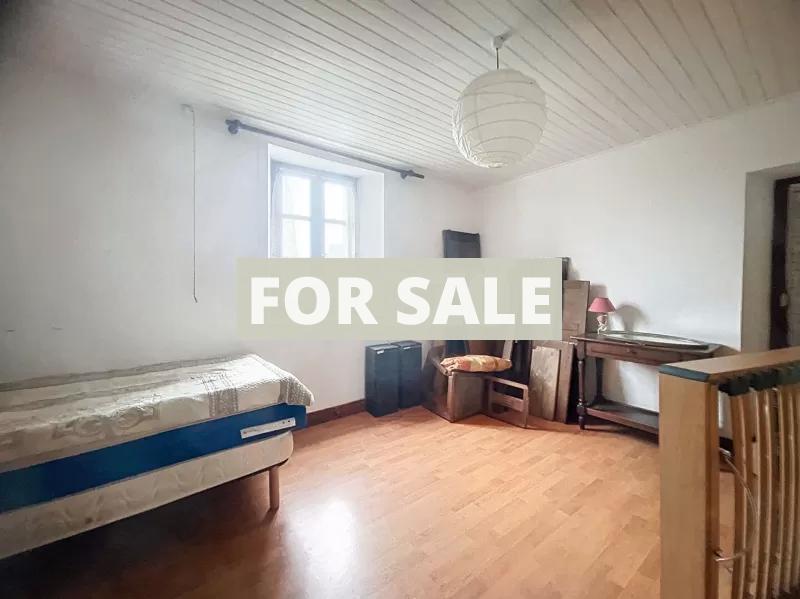 Detached House with Garden and Open View