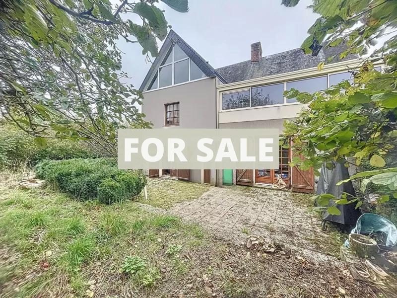 Detached House with Garden and Open View