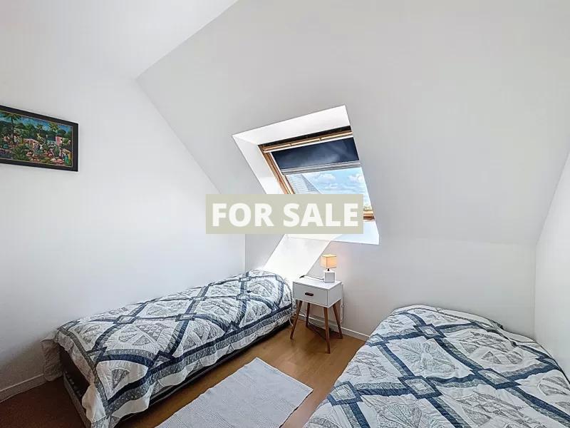 Contemporary Detached House with Sea View