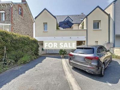 Contemporary Detached House with Sea View
