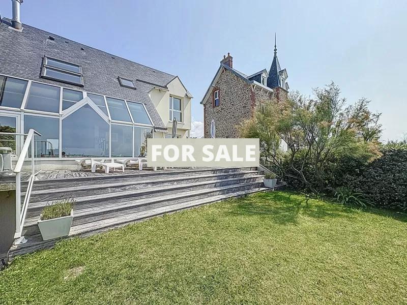 Contemporary Detached House with Sea View