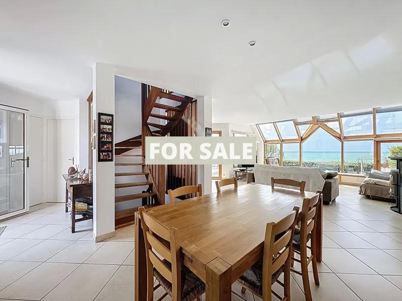 Contemporary Detached House with Sea View