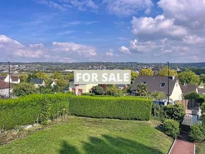 Detached House with Garden and Open View