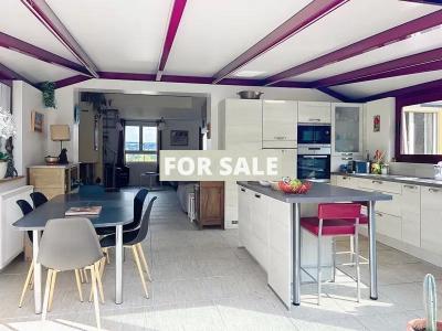 Detached House with Garden and Open View