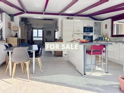 Detached House with Garden and Open View