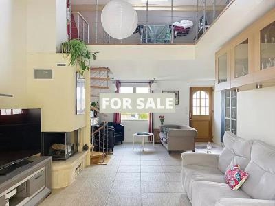 Detached House with Garden and Open View