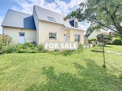 Detached House with Garden, 10 Mins from the Beach