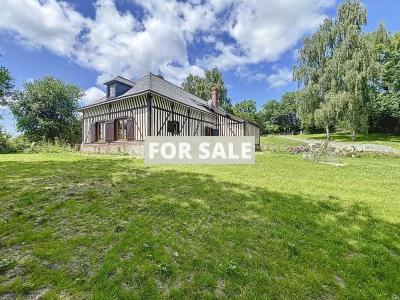 Detached Country House with Landscaped Garden