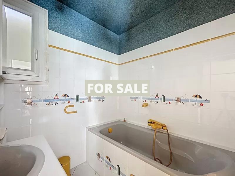 Detached House with Garden, 50m From the Beach